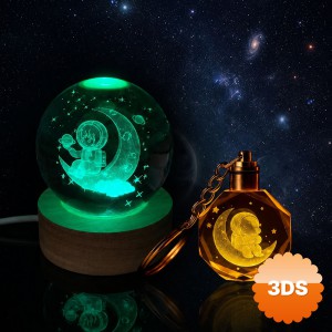 Işıklı Renk Değiştiren Cam Küre Astronot Tasarımlı Anahtarlık Seti