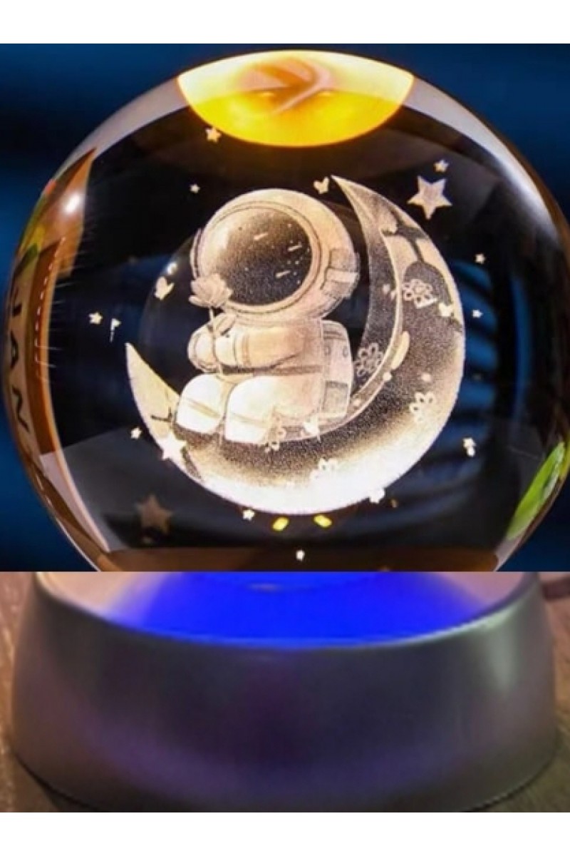 Ay Üstünde Astronot Tasarımlı Plastik Altlıklı Işıklı Cam Küre